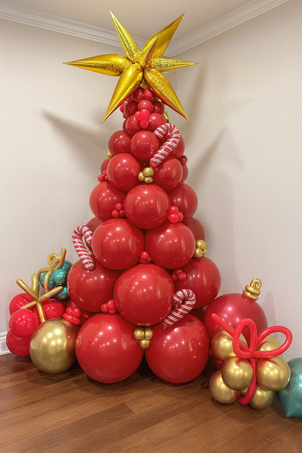Balloon Christmas Tree Decoration: Winter Wonderland